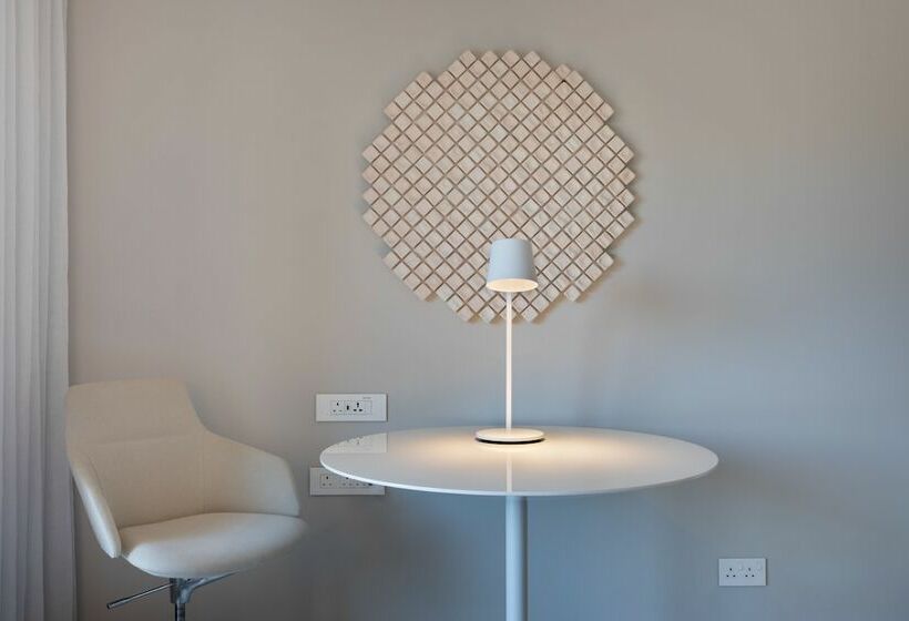 اتاق لوکس با چشم‌انداز, Hilton Malta