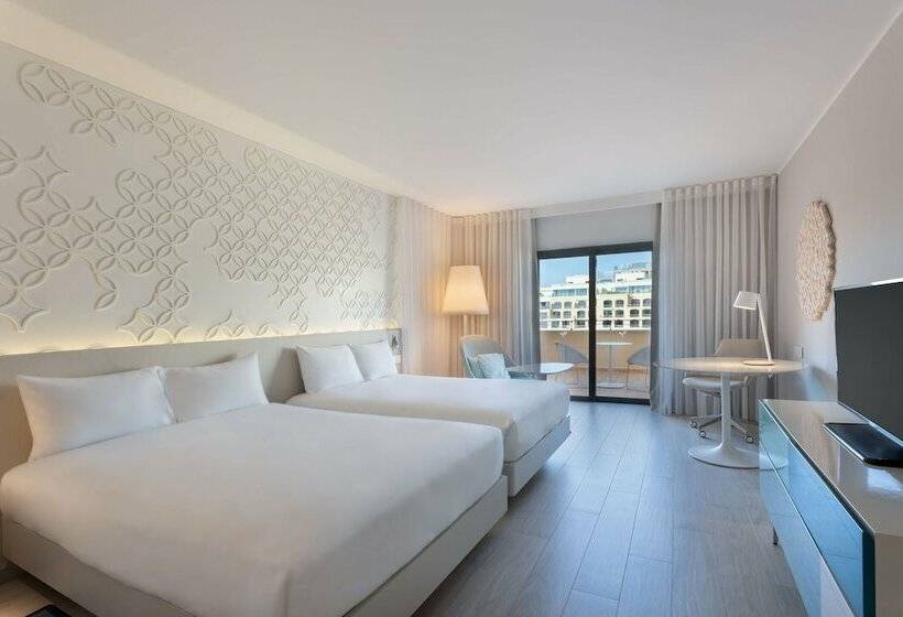 اتاق لوکس با چشم‌انداز, Hilton Malta