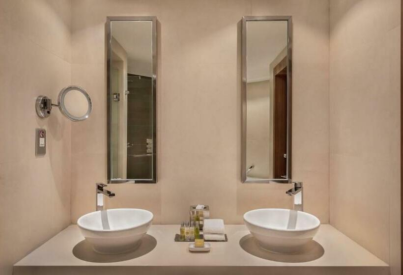 سوییت, Hilton Malta
