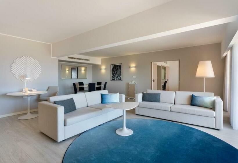 سوییت لوکس, Hilton Malta