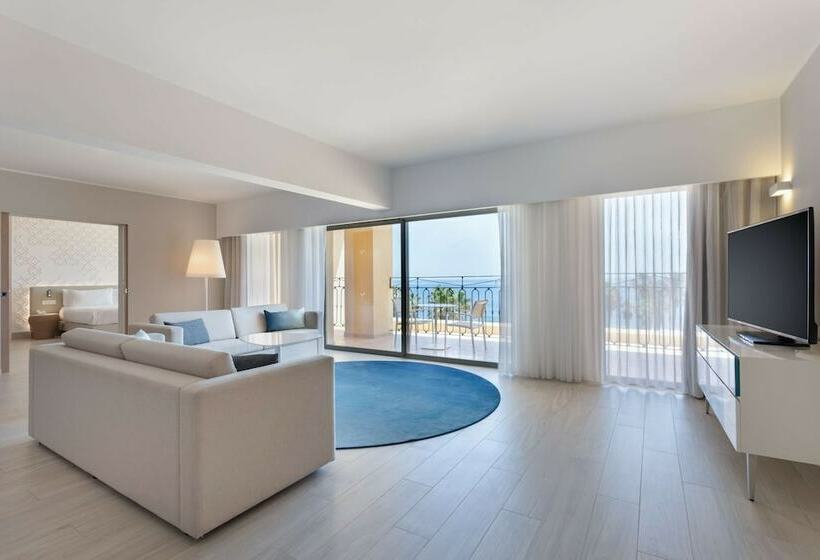 سوییت لوکس, Hilton Malta