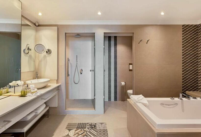 سوییت لوکس, Hilton Malta