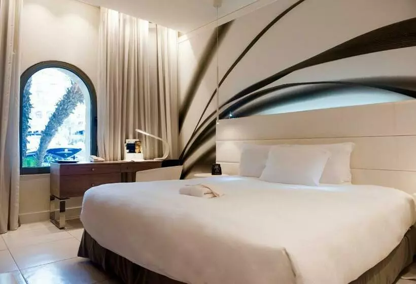 スタンダードスタジオ, Hilton Malta