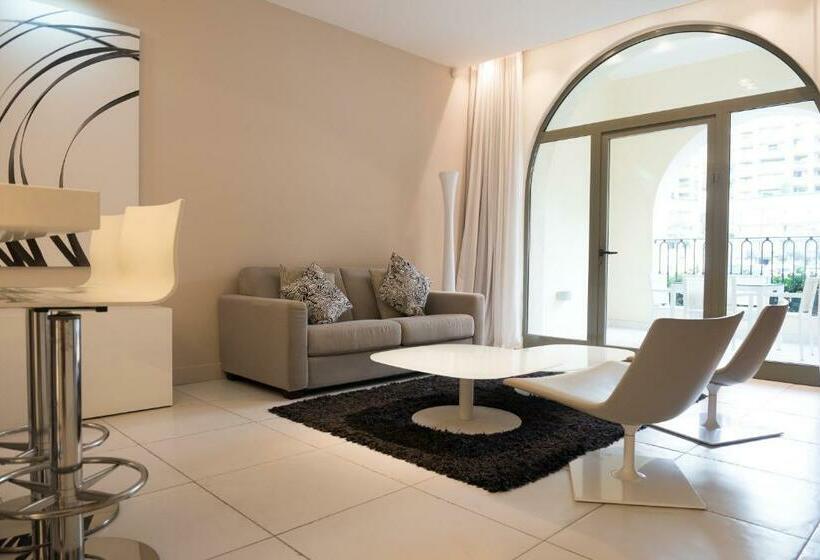 استودیوی استاندارد, Hilton Malta