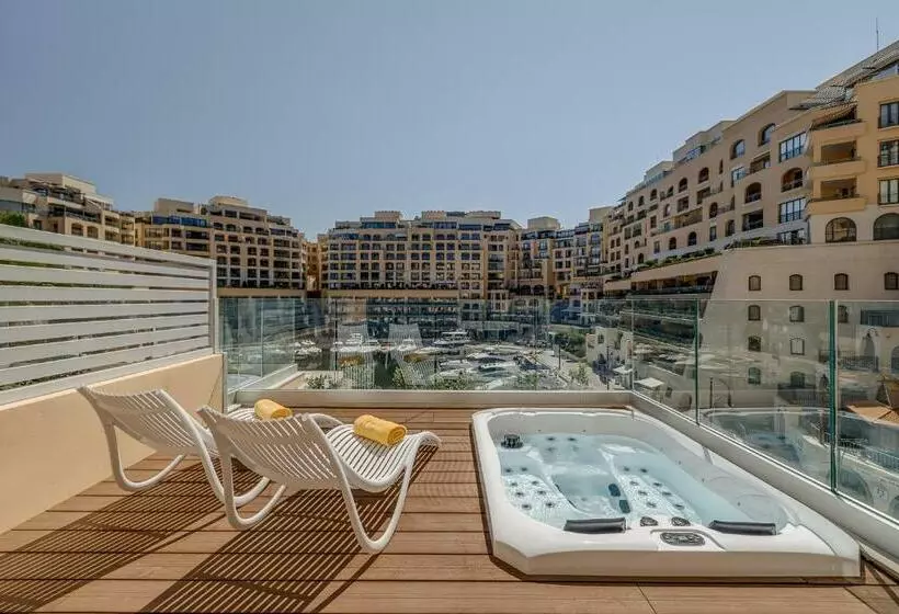 シングルデラックスルーム, Hilton Malta