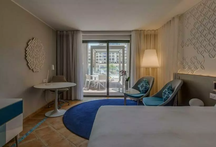 シングルデラックスルーム, Hilton Malta