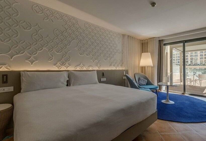اتاق استاندارد با چشم‌انداز, Hilton Malta