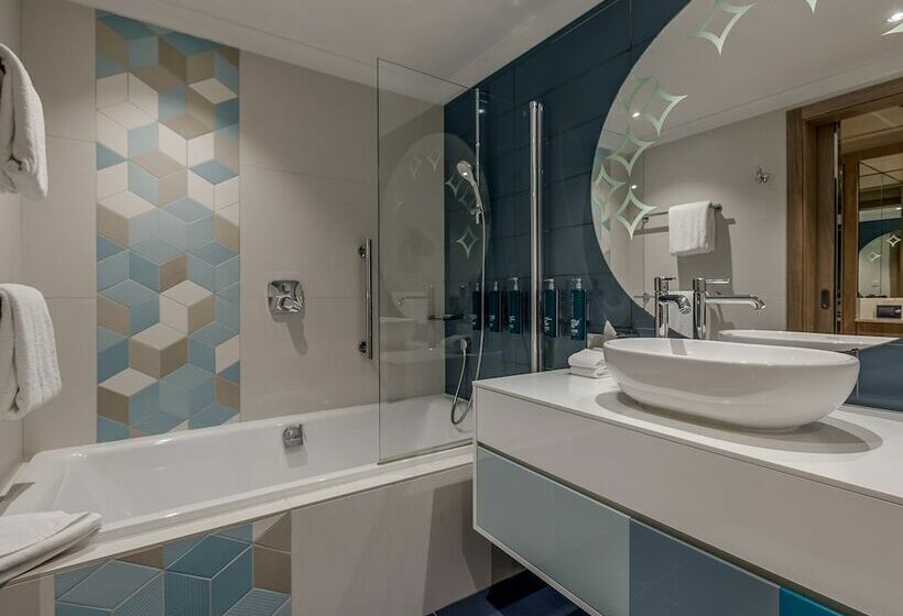 اتاق لوکس با چشم‌انداز دریا, Hilton Malta