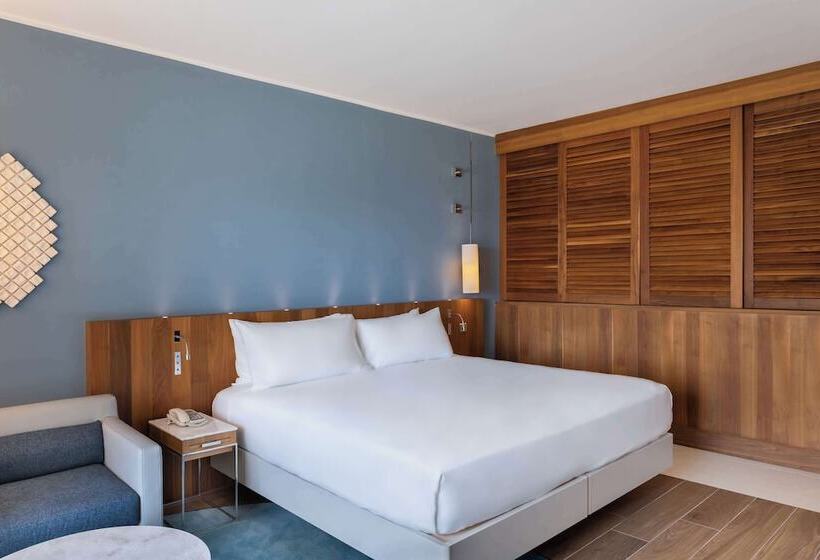 اتاق لوکس با چشم‌انداز دریا, Hilton Malta