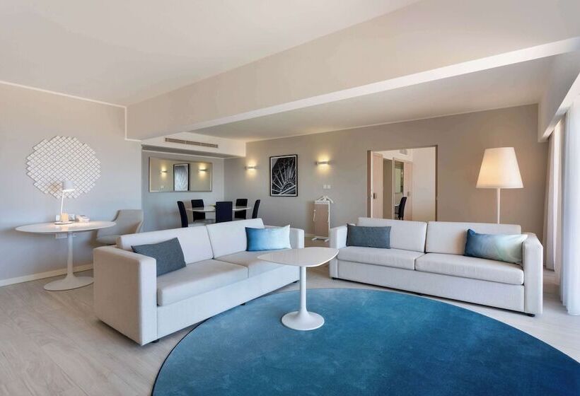 سوییت لوکس, Hilton Malta