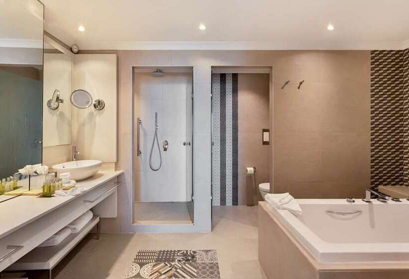 سوییت لوکس, Hilton Malta