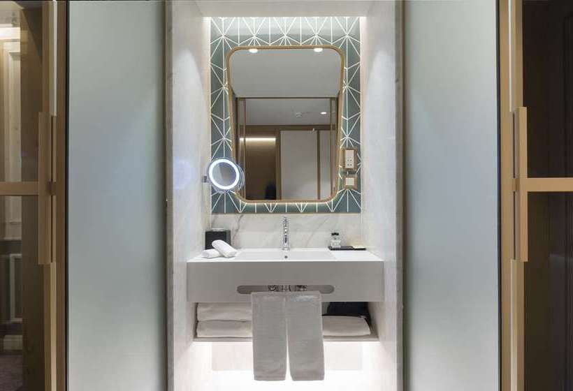 اتاق اجرایی با تخت بزرگ, Hilton Malta