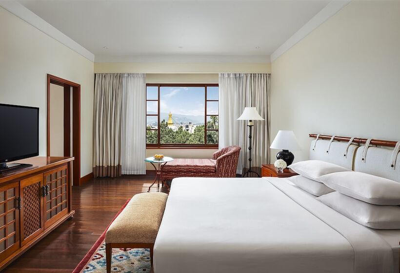 Chambre Club, Hyatt Regency Kathmandu