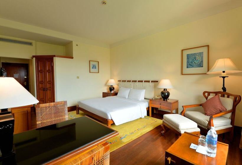 Chambre Club, Hyatt Regency Kathmandu