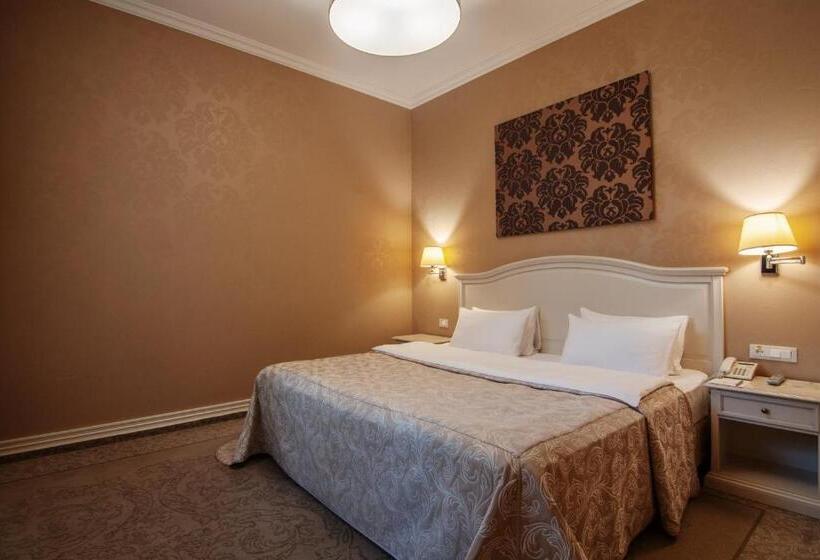 سوییت, Palace Del Mar