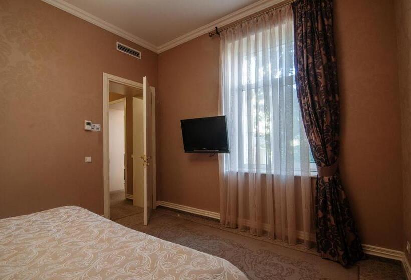 سوییت, Palace Del Mar