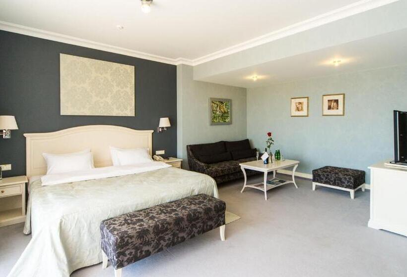 سوییت جونیور لوکس, Palace Del Mar