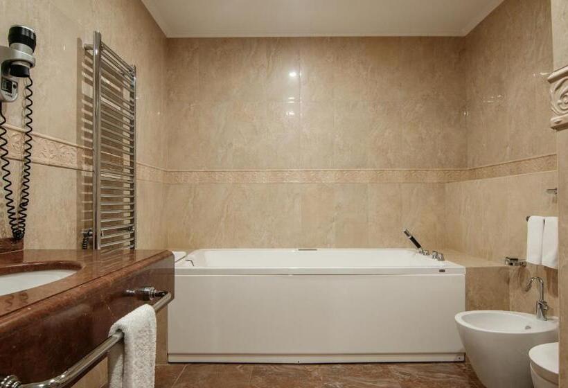 سوییت جونیور لوکس, Palace Del Mar