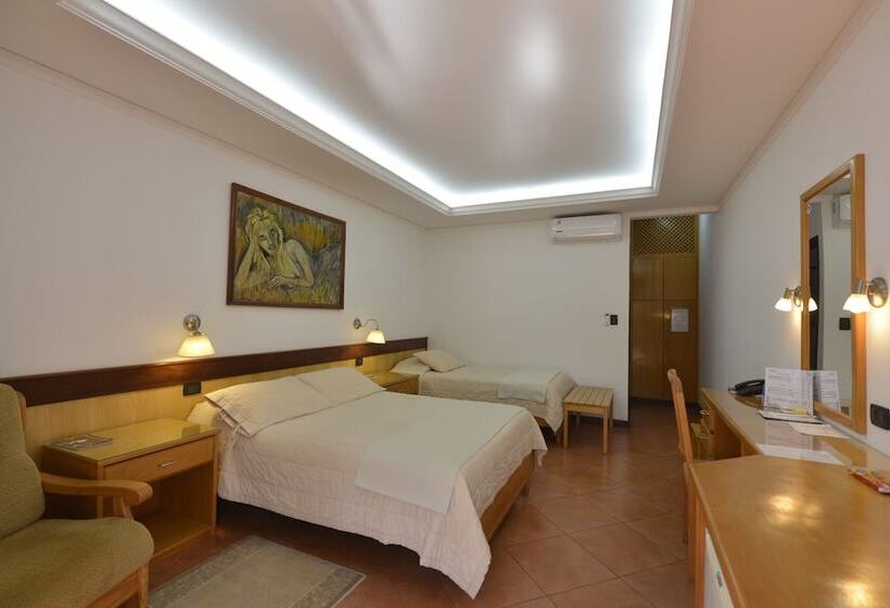 اتاق استاندارد, Restaurant Papillon