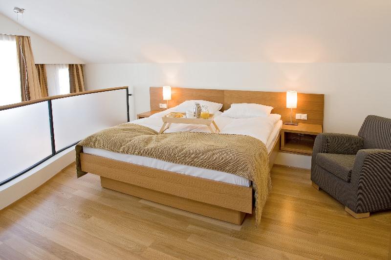 جناح جونيور, Reykjavik Centrum