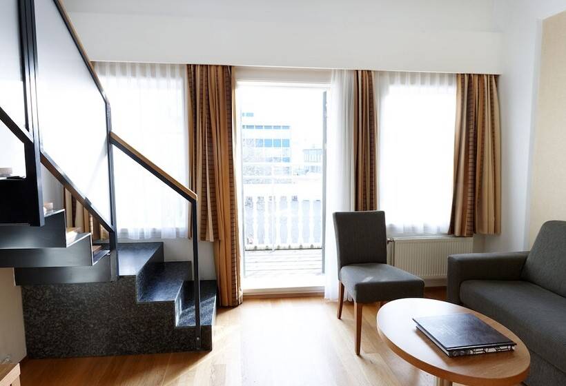 جناح جونيور, Reykjavik Centrum