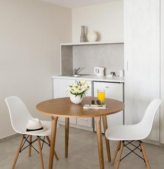 プールビュースタンダードルーム, Louis Paphos Breeze