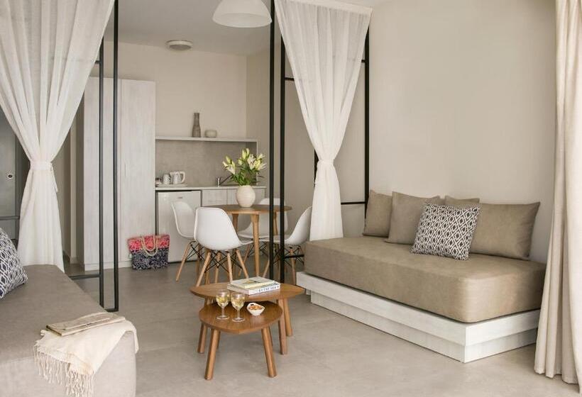 プールの見えるスーペリアルーム, Louis Paphos Breeze