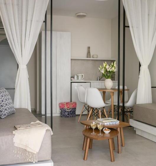 オーシャンビュースーペリアールーム, Louis Paphos Breeze