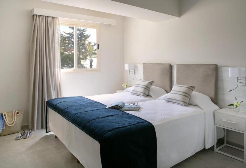 オーシャンビュースーペリアールーム, Louis Paphos Breeze