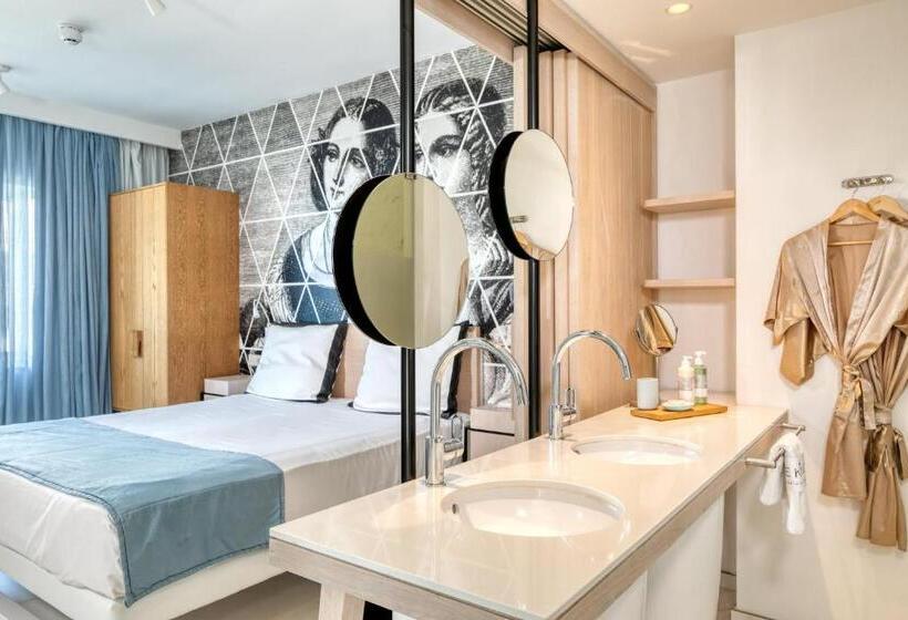 سوییت با چشم‌انداز جانبی دریا, King Jason Protaras   Designed For Adults By Louis Hotels