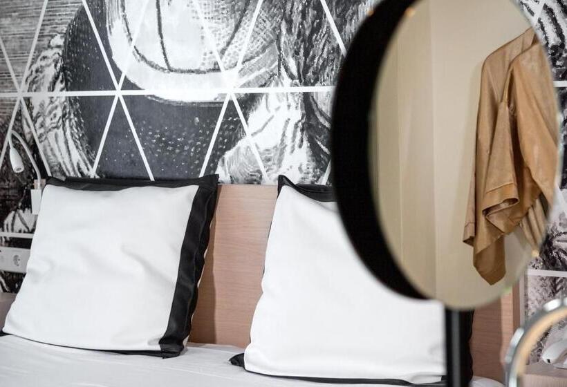 سوییت با چشم‌انداز جانبی دریا, King Jason Protaras   Designed For Adults By Louis Hotels