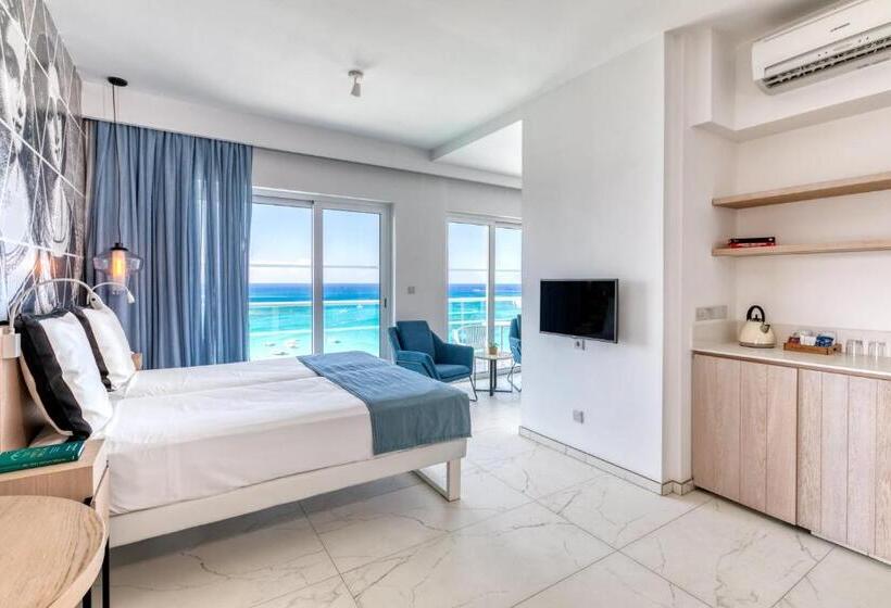 استودیوی استاندارد با چشم‌انداز دریا, King Jason Protaras   Designed For Adults By Louis Hotels