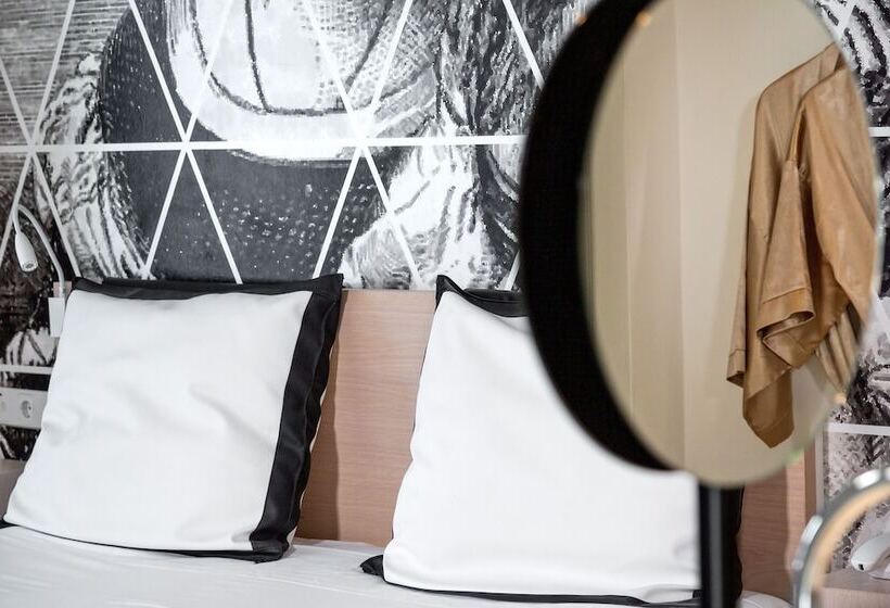 سوییت با چشم‌انداز جانبی دریا, King Jason Protaras   Designed For Adults By Louis Hotels