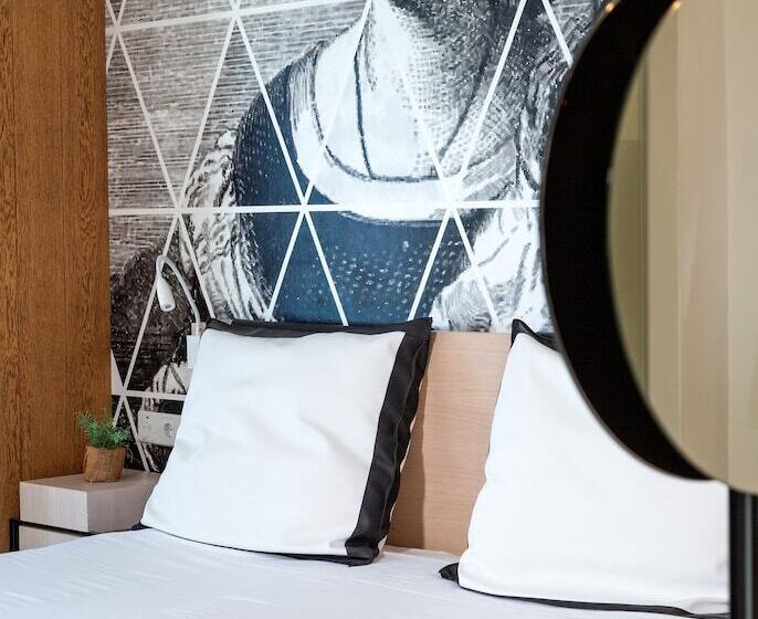 سوییت با چشم‌انداز جانبی دریا, King Jason Protaras   Designed For Adults By Louis Hotels