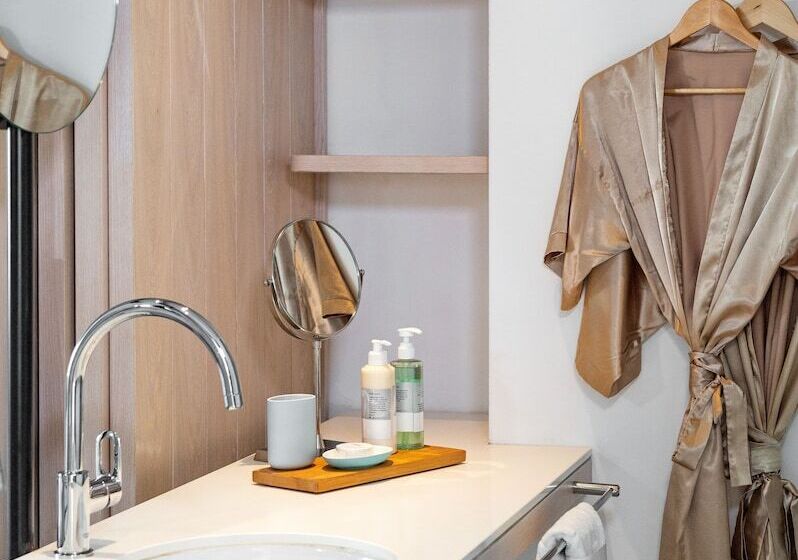 سوییت با چشم‌انداز دریا, King Jason Protaras   Designed For Adults By Louis Hotels