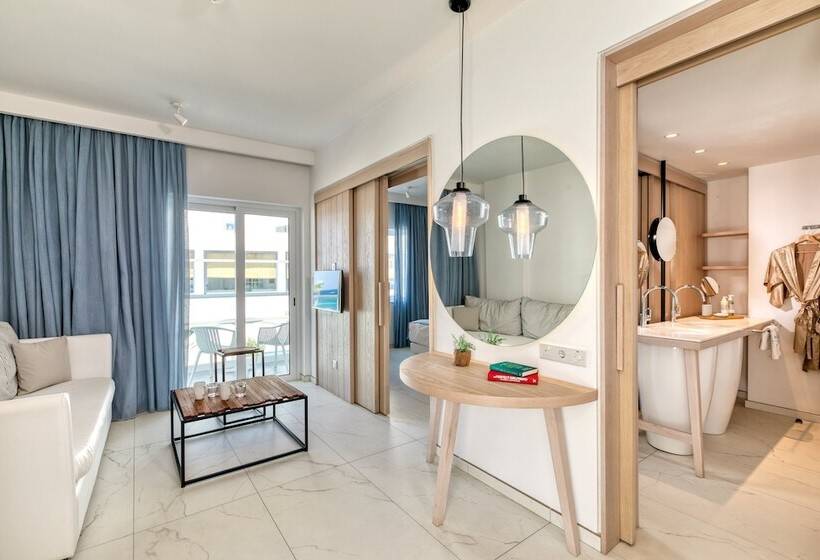 سوییت با چشم‌انداز دریا, King Jason Protaras   Designed For Adults By Louis Hotels