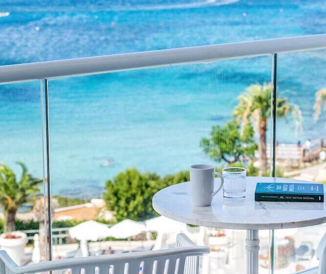 استودیوی استاندارد با چشم‌انداز دریا, King Jason Protaras   Designed For Adults By Louis Hotels