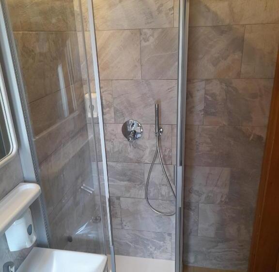 デラックストリプルルーム, Serena