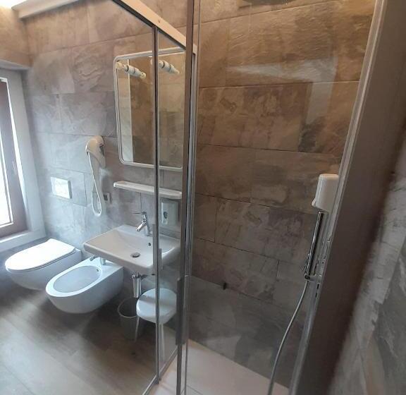 デラックストリプルルーム, Serena