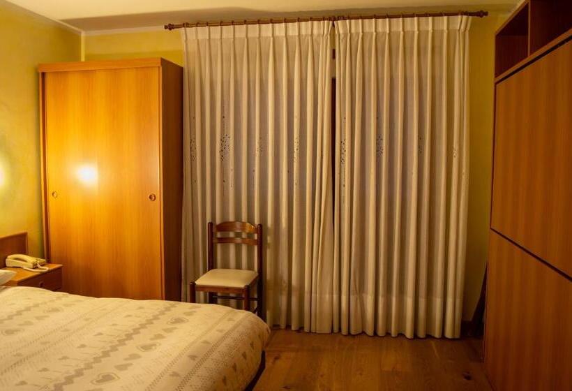 スタンダード4人部屋, Serena