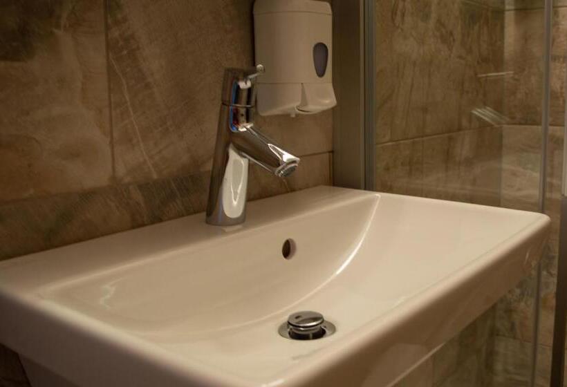 スタンダードトリプルルーム, Serena