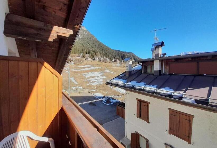 エコノミー4人部屋, Serena