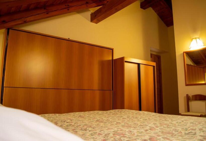 エコノミー4人部屋, Serena