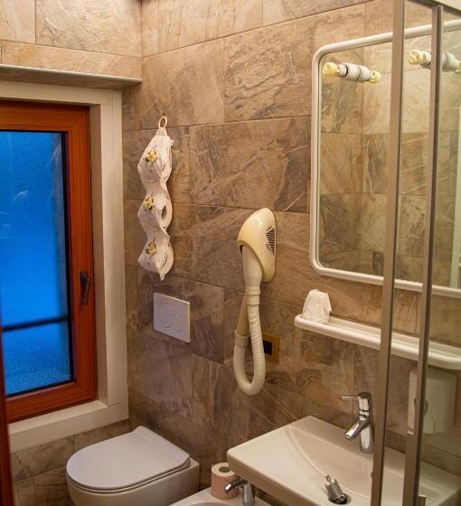 デラックストリプルルーム, Serena