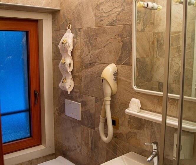 デラックストリプルルーム, Serena