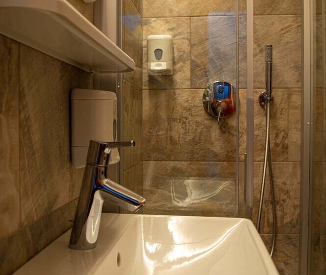 デラックストリプルルーム, Serena