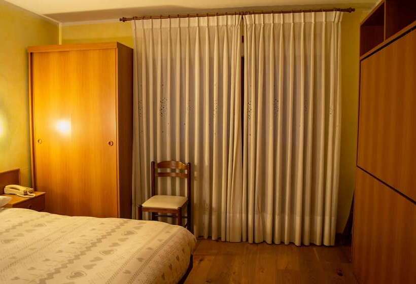 スタンダード4人部屋, Serena