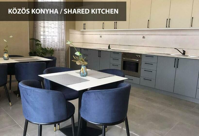 غرفة قياسية, Clariss