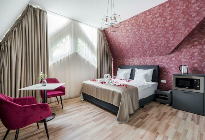 غرفة قياسية, Clariss