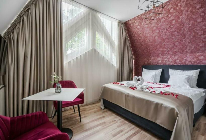 غرفة قياسية, Clariss